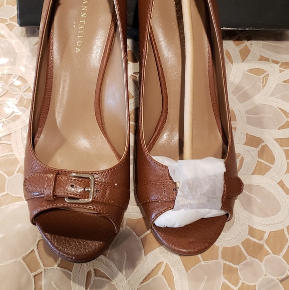 Ann Taylor Riva_peep wooden wedge shoe - Picture 2 of 5